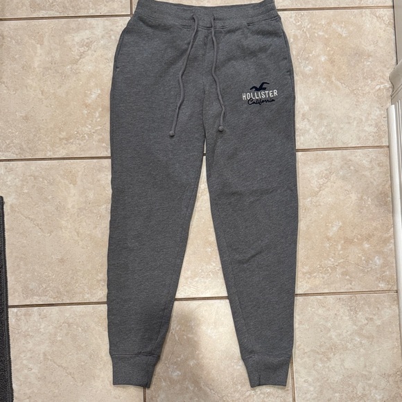 Hollister Women’s XS Grey Jogger Sweatpants with Logo and Pockets - Picture 4 of 8
